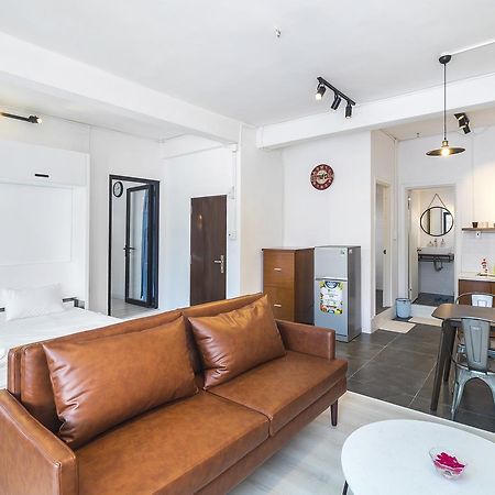 הו צ'י מין סיטי Scandinavian Apartment With Balcony In Bui Vien מראה חיצוני תמונה